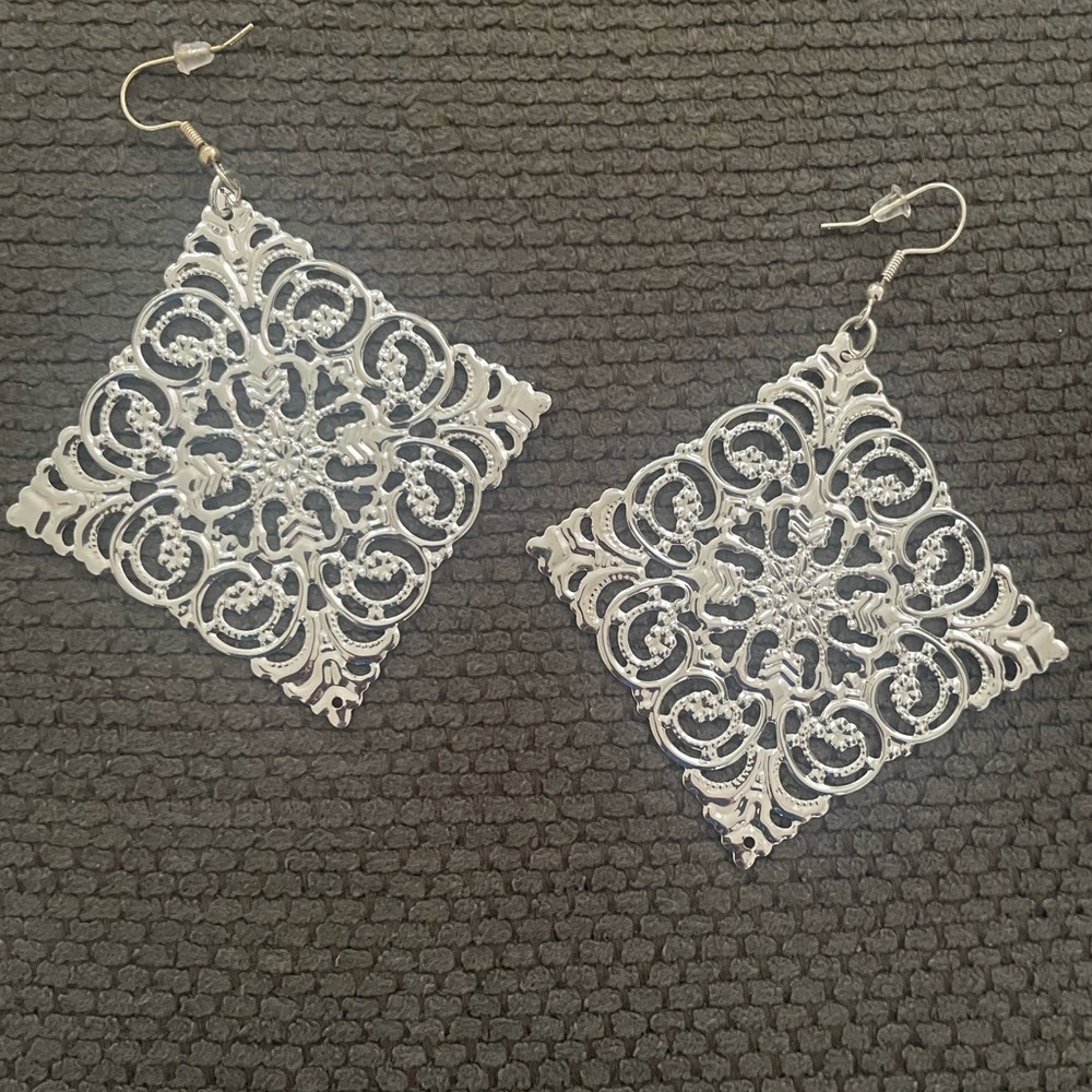 Elegant Silver Filigree Earrings